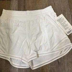 Lululemon Hotty Hot HR short 4 inch with lace trim